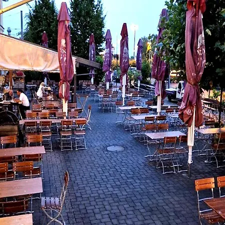 Διαμέρισμα Rhein Haven Fuer Bis Zu 12 Gaeste Im Historischen Bahnhofsgebaeude