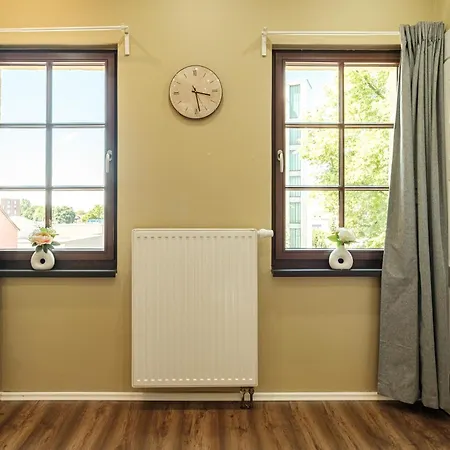 Διαμέρισμα Rhein Haven Fuer Bis Zu 12 Gaeste Im Historischen Bahnhofsgebaeude