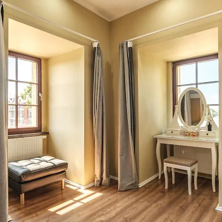 Rhein Haven Fuer Bis Zu 12 Gaeste Im Historischen Bahnhofsgebaeude Φρέχεν