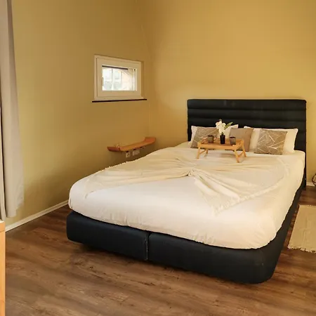 Appartement Rhein Haven Fuer Bis Zu 12 Gaeste Im Historischen Bahnhofsgebaeude Frechen