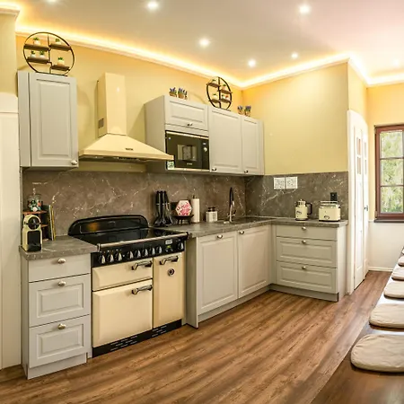 Rhein Haven Fuer Bis Zu 12 Gaeste Im Historischen Bahnhofsgebaeude *