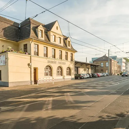 Rhein Haven Fuer Bis Zu 12 Gaeste Im Historischen Bahnhofsgebaeude