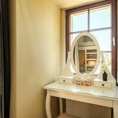 Διαμέρισμα Rhein Haven Fuer Bis Zu 12 Gaeste Im Historischen Bahnhofsgebaeude