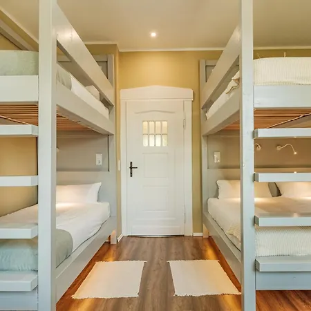 Διαμέρισμα Rhein Haven Fuer Bis Zu 12 Gaeste Im Historischen Bahnhofsgebaeude Φρέχεν