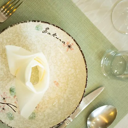 Rhein Haven Fuer Bis Zu 12 Gaeste Im Historischen Bahnhofsgebaeude * Frechen