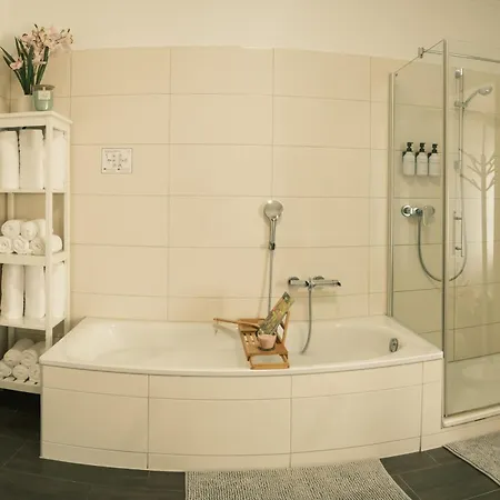 Rhein Haven Fuer Bis Zu 12 Gaeste Im Historischen Bahnhofsgebaeude