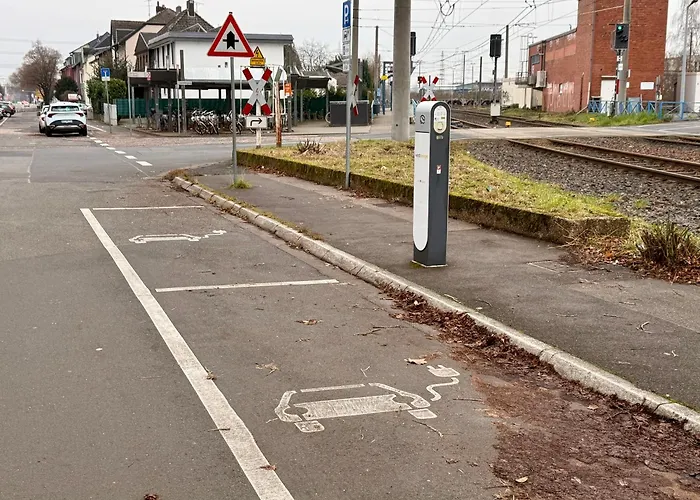 דירה Rhein Haven Fuer Bis Zu 12 Gaeste Im Historischen Bahnhofsgebaeude פרכן