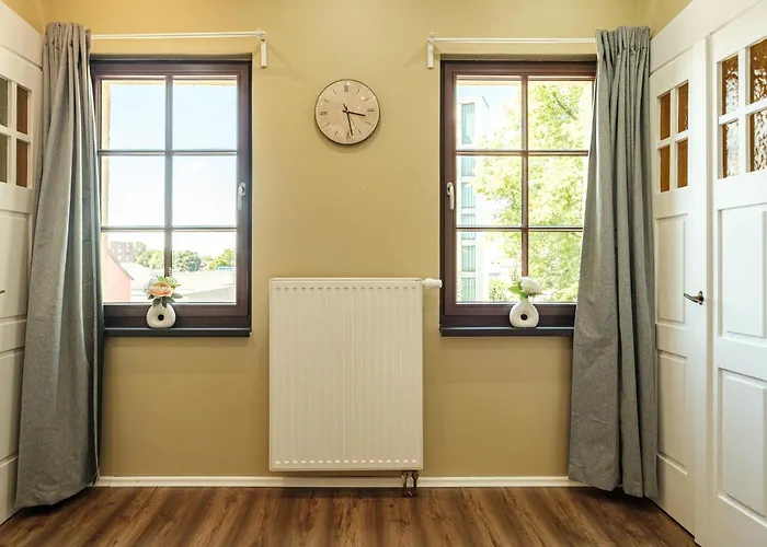 דירה Rhein Haven Fuer Bis Zu 12 Gaeste Im Historischen Bahnhofsgebaeude