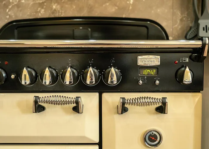 Rhein Haven Fuer Bis Zu 12 Gaeste Im Historischen Bahnhofsgebaeude דירה פרכן