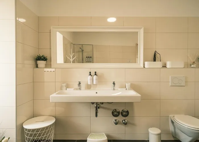 Rhein Haven Fuer Bis Zu 12 Gaeste Im Historischen Bahnhofsgebaeude פרכן