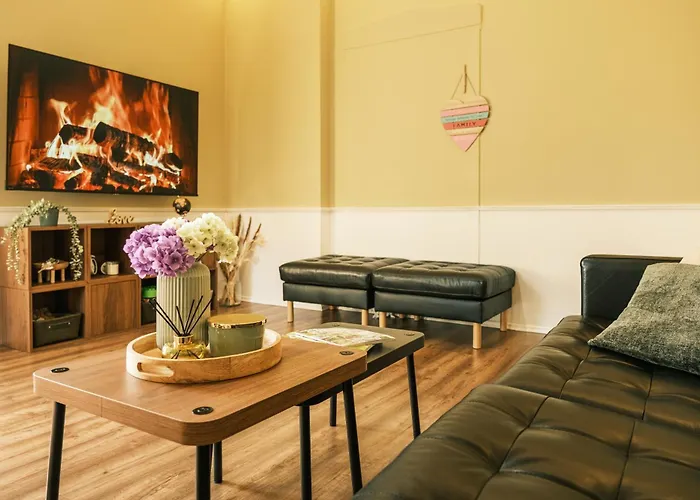 דירה Rhein Haven Fuer Bis Zu 12 Gaeste Im Historischen Bahnhofsgebaeude פרכן